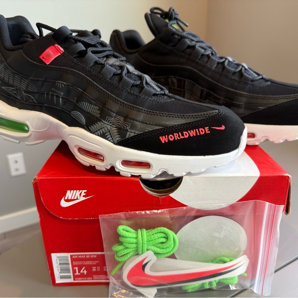 Nike Air max 95 Worldwide Black  and Green Sneakers NWT Sz 14